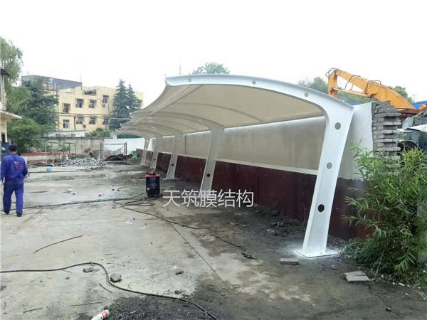 百盛國(guó)際電動(dòng)車棚